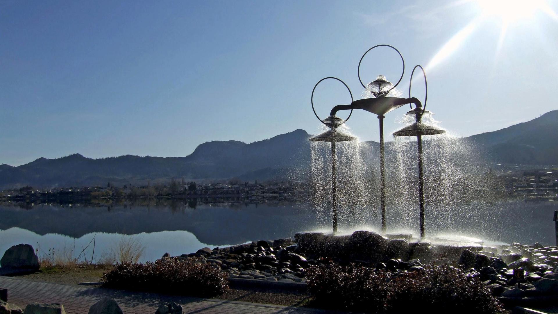 Water Fountain on Lakefront